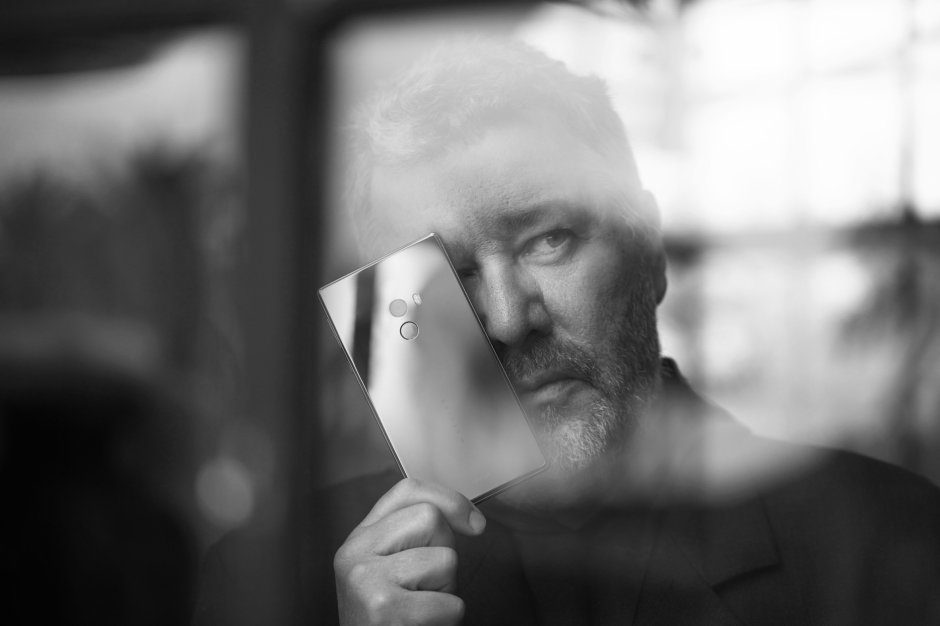 xiaomi_philippe-starck-mi-mix-xiaomi-design-technology_dezeen_2364_col_0-copy