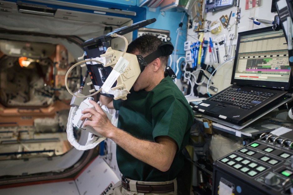 nasa-astronaut-shane-kimbrough-uses-a-virtual-reality-headset-to-train-for-upcoming-spacewalks
