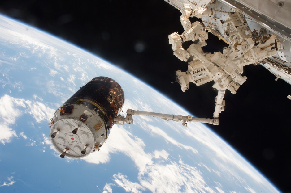 the-japanese-htv-6-cargo-vehicle-is-seen-grappled-by-the-international-space-stations-robotic-arm-after-arrival