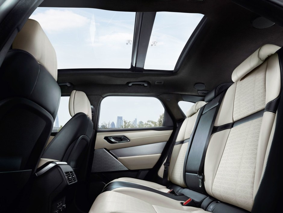 rr_velar_18my_021_glhd_interior_010317